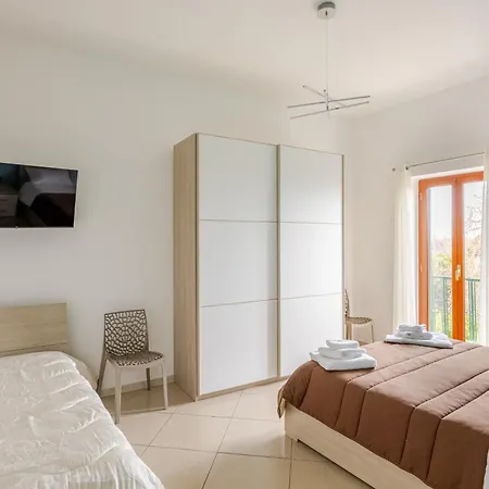 Apartment Royal Palace Capodimonte - Just A Stone's Throw From The Center