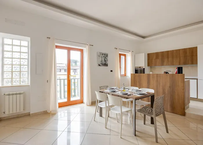 Royal Palace Capodimonte - Just A Stone's Throw From The Center * Νάπολη