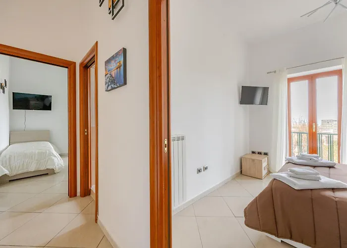 Royal Palace Capodimonte - Just A Stone's Throw From The Center Διαμέρισμα *